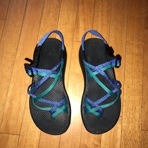 Chacos with toe loop